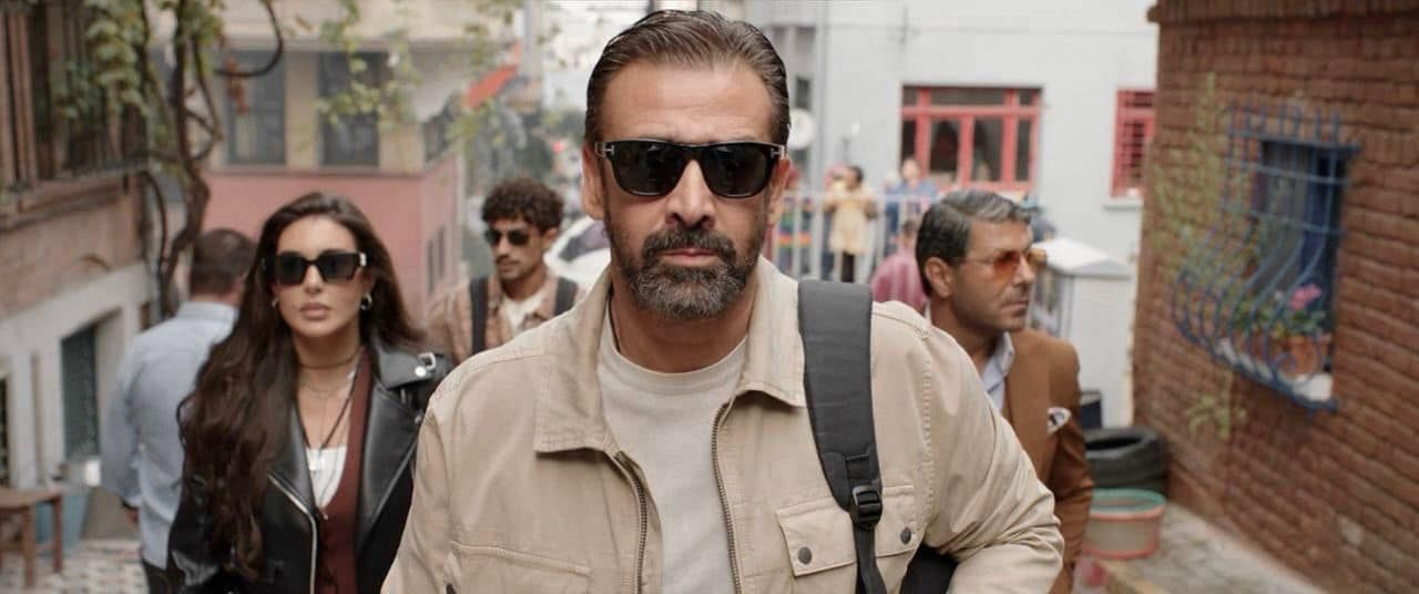 ياسمين صبري مع كريم عبد العزيز من فيلم المشروع X