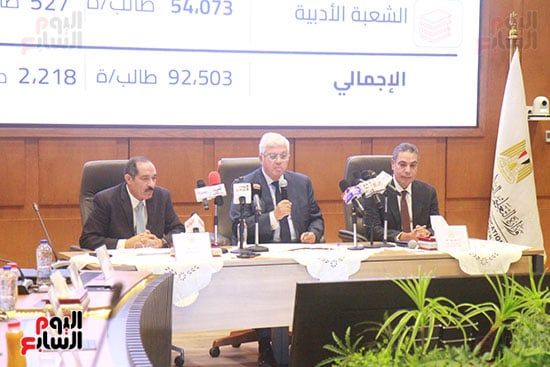 عادل عبدالغفار المُتحدث الرسمى للوزارة وأيمن عاشور وزير التعليم العالى وجودة غانم رئيس قطاع التعليم  (2)