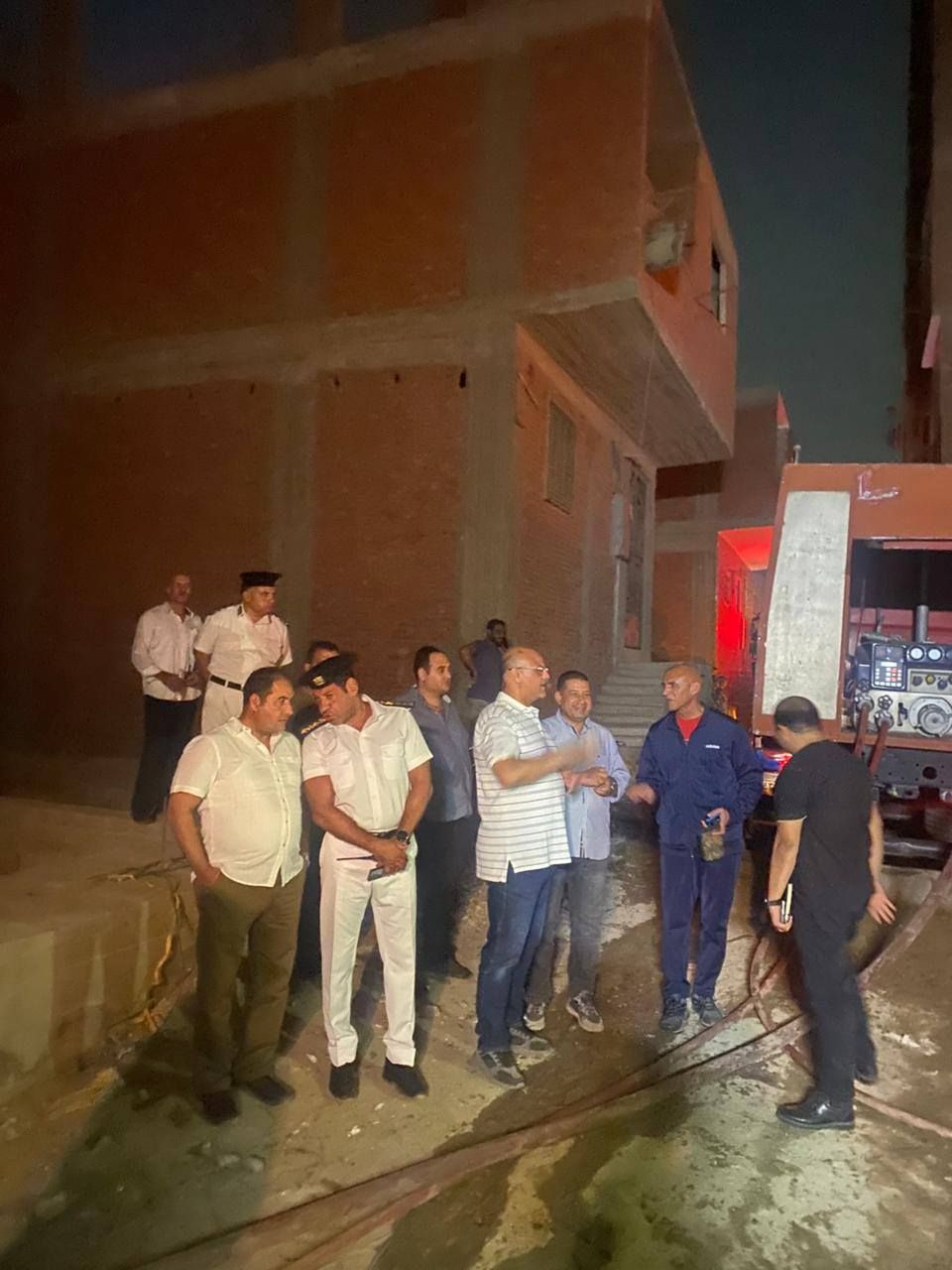 محافظ القليوبية ومدير الأمن بموقع الحريق محافظ القليوبية ومدير الأمن بموقع الحريق