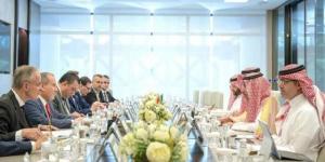 الخريّف يبحث تعزيز التعاون التعديني مع جمهورية البيرو