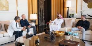 طحنون بن زايد يبحث مع تيم فيريس ونافال رافيكانت تطورات ريادة الأعمال والتكنولوجيا المتقدمة