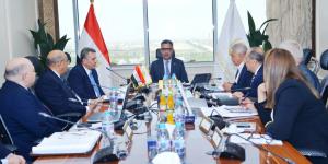 وزير التموين يوجّه بتسريع تطوير الزيوت المستخلصة وزيادة الإنتاج