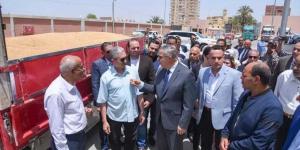 محافظ الإسكندرية يشهد حصاد القمح بالعامرية