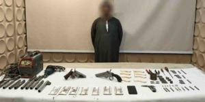 حول محل سكنه إلى ورشة لتصنيع الأسلحة النارية فى مدينة بدر