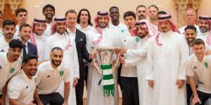 ولي العهد يستقبل وزير الرياضة ورئيس اتحاد كرة القدم ورئيس وأعضاء مجلس إدارة النادي الأهلي ولاعبي فريق كرة القدم بمناسبة تحقيقهم بطولة دوري أبطال آسيا للنخبة 2025