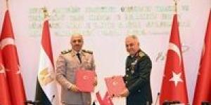 الفريق أحمد خليفة رئيس أركان حرب القوات المسلحة يعود إلى أرض الوطن بعد إنتهاء زيارته الرسمية لدولة تركيا