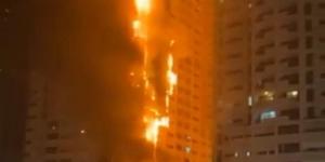 حريق هائل يلتهم 4 طوابق في برج سكني بالمريوطية