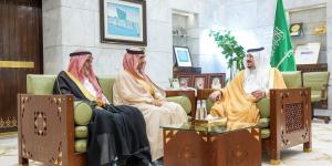 نائب أمير الرياض يطّلع على البرامج والخطط المستقبلية لجائزة حريملاء للتفوق