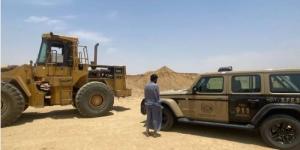 ضبط مقيم خالف نظام البيئة باستغلال الرواسب في منطقة المدينة