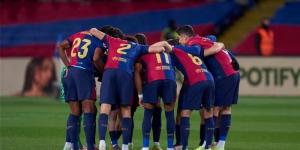 من هو معلق مباراة برشلونة وفياريال؟
