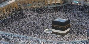أولى قوافل الحجاج تغادر الجمعة للديار المقدسة