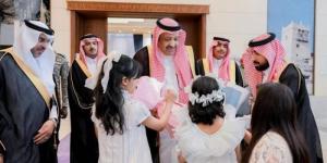الأمير حسام بن سعود يُكرم 74 طالبًا وطالبة بتعليم الباحة