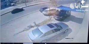 بالفيديو ..  حادث سير مروع: شاحنة تنحرف وتصطدم بمركبات متوقفة