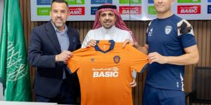 الفيحاء السعودي يجدد عقد مدربه إيمانويل