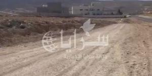 أهالي "حي البقعة الجنوبي" في البترا يشتكون ضعف الخدمات وغياب المياه والطرق المعبدة