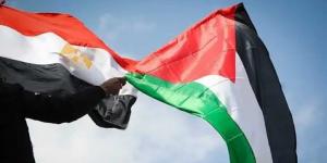 الرئيس محمود عباس يشيد بمواقف مصر القوية في رفض تهجير الشعب الفلسطيني