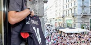 استقبال أسطوري للكرواتي "لوكا مودريتش" من جماهير ميلان