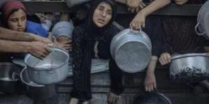 200 كاتب بريطانى يطالبون بوقف التجارة مع إسرائيل حتى وصول الغذاء إلى غزة