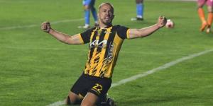 احتفال يتحول لكارثة.. إصابة خطرة للاعب باراغوياني بالمفرقعات بعد تسجيل هدف حاسم