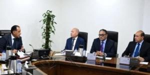 رئيس الوزراء يستعرض الفرص الاستثمارية ببعض الأراضي الفضاء على كورنيش النيل