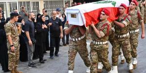 لبنان يُشيع جنوده القتلى.. وبلدات جنوبية تتعرض لقصف إسرائيلي
