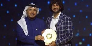من ناشئي الأهلي إلى نجم الإمارات.. محمد النني يحصد جائزة الأفضل