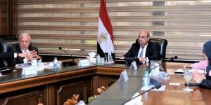 “الطيران المدني” تبحث مع وفد كوري فرص التعاون لتطوير المطارات المصرية