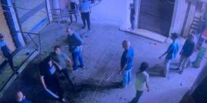 مشاجرة يتزعمها بائع متجول بالسيف في المحلة