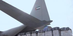 الإمارات تنفذ الإنزال الجوي الـ69 وتدخل 500 طن من الغذاء إلى غزة (فيديو)