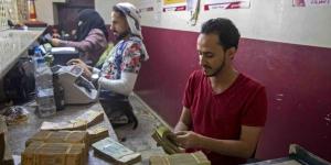 اليمن.. تحسن وهمي لسعر الريال وسط قلق التجار من تقلبات سعر الصرف