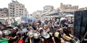 ماكرون يتمسك برؤيته وتحول شعبي كبير ضد إسرائيل