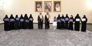 مُحافظ الطائف يُكرِّم الطلبة الفائزين بجائزة المواطنة المسؤولة