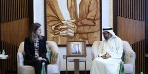 علي النعيمي يبحث التعاون مع مستشارة السفارة الأمريكية