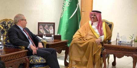 محافظ الجبيل يستقبل القنصل الأميركي
