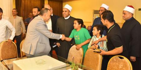 محافظ أسيوط يشهد حفل عقد قران عروسين من دور الأيتام