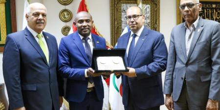 ياسر إدريس يستقبل وزير الخارجية بجزر القمر لبحث سبل التعاون  