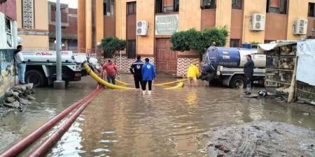 رفع تراكمات مياه الأمطار  بمدينة الروضة بدمياط