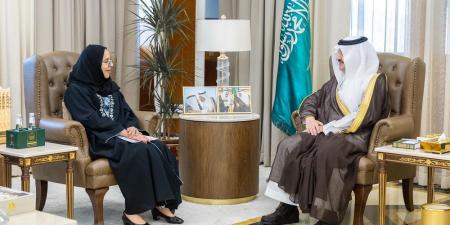 أمير الشرقية يستقبل رئيس وأعضاء جمعية السرطان ورعى توقيع مذكرة تفاهم بين "التدريب التقني" و"مركز الملك عبدالعزيز للتواصل الحضاري"