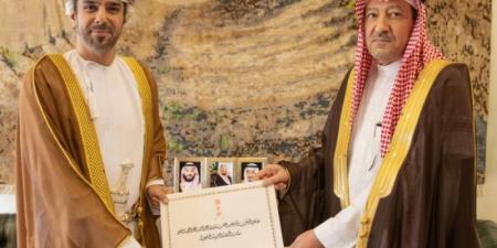 الخريجي يتسلّم نسخةً من أوراق اعتماد سفير سلطنة عُمان