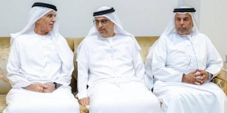 سعود بن صقر يعزي في وفاة سعيد راشد الحمودي