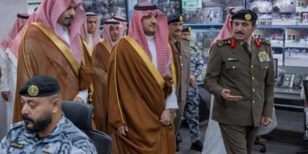 وزير الداخلية يتفقَّد مركز عمليات أمن المسجد النبويِّ الشريف