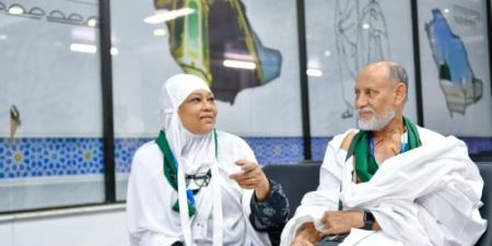 زوجان بنجلاديشيان.. رحلة من أمريكا إلى مكة المكرمة لأداء الحجة الأولى عبر مبادرة طريق مكة