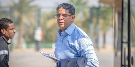 إيمن الرمادي يجتمع مع جهازه المعاون قبل انطلاق مران الزمالك 