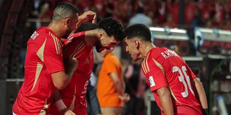 في دورى nile.. الأهلي يصل ملعب برج العرب لمواجهة المصري