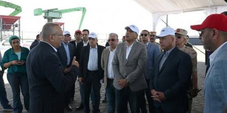 رئيس الوزراء يتفقد مشروعي رووتس وسكاي للموانيء