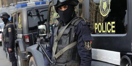 ضبط عاطل حاول سرقة أجزاء حديدية من اللافتات المثبتة بالطريق العام