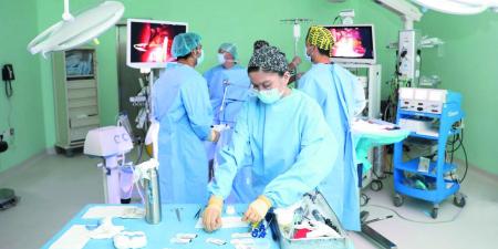 مستشفى الدكتور سليمان الحبيب بالفيحاء في جدة يعالج "خديج" من تشوه خلقي نادر بالمريء ب"3" عمليات