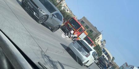 بالصور ..  حادث تصادم بين مركبتين في لواء عين الباشا