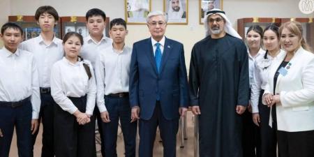 خالد بن محمد بن زايد يزور مدرسة الشيخ خليفة بن زايد في أستانا
