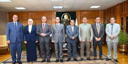 المنشاوي يلتقي نائب رئيس هيئة النيابة الإدارية لتعزيز التعاون